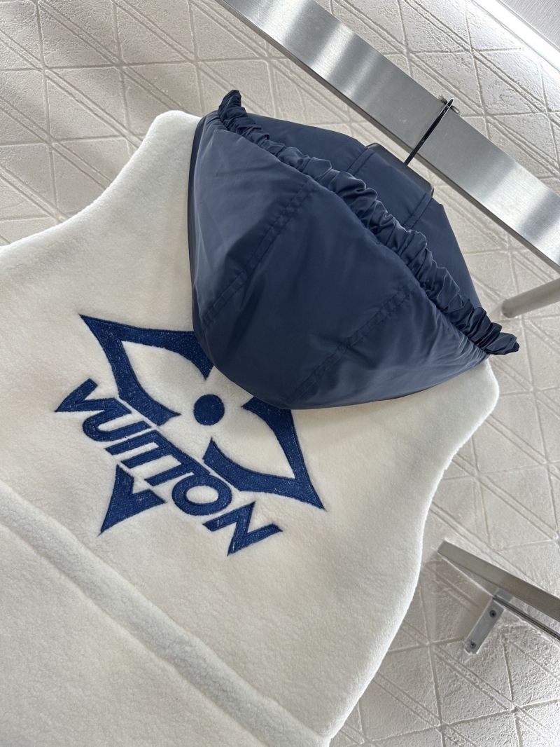 l0vis Vvtt0n outwear